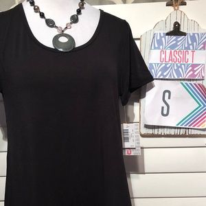NWT- LuLaRoe classic tee- size small- Noir black collection